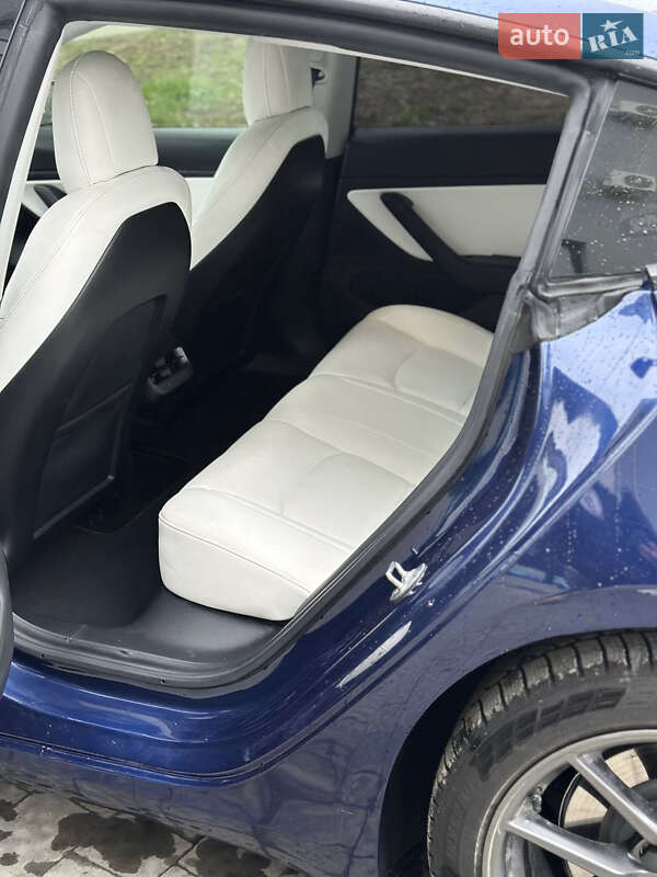 Седан Tesla Model 3 2021 в Львові