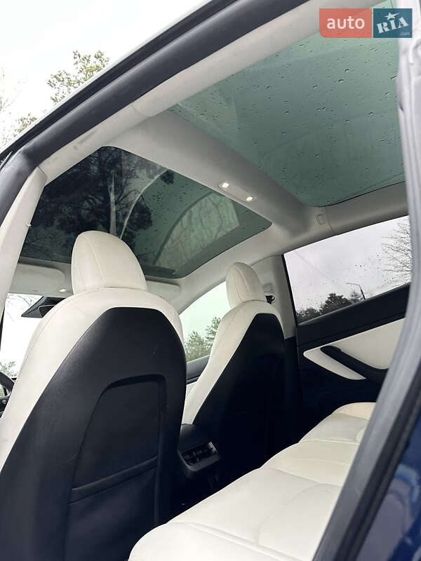 Седан Tesla Model 3 2021 в Львові