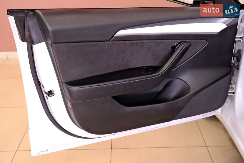 Седан Tesla Model 3 2022 в Одессе
