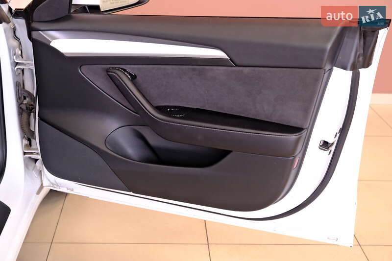 Седан Tesla Model 3 2022 в Одессе