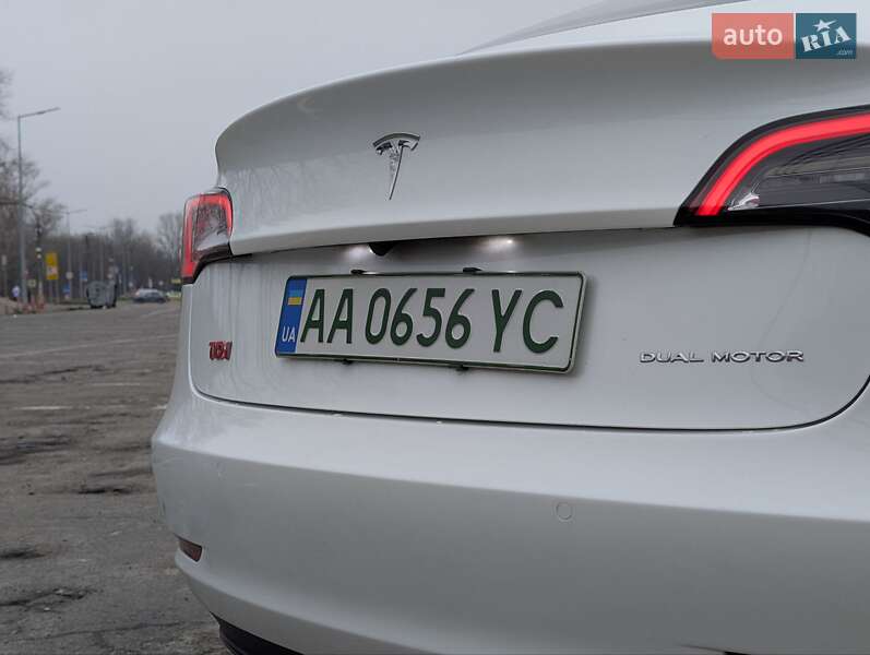 Седан Tesla Model 3 2022 в Киеве