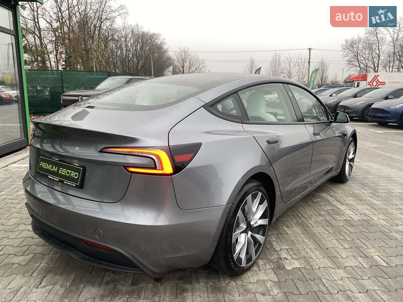Седан Tesla Model 3 2024 в Києві