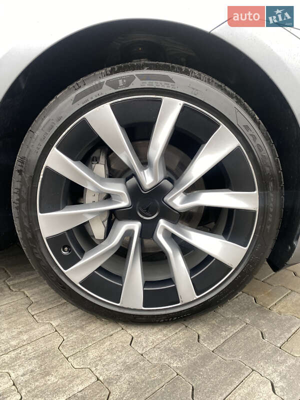 Седан Tesla Model 3 2024 в Києві