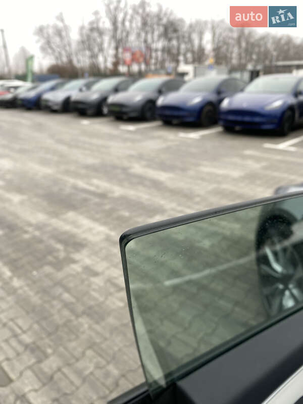 Седан Tesla Model 3 2024 в Києві