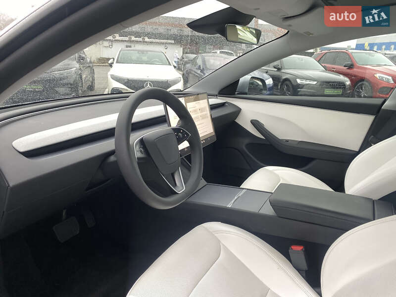 Седан Tesla Model 3 2024 в Києві