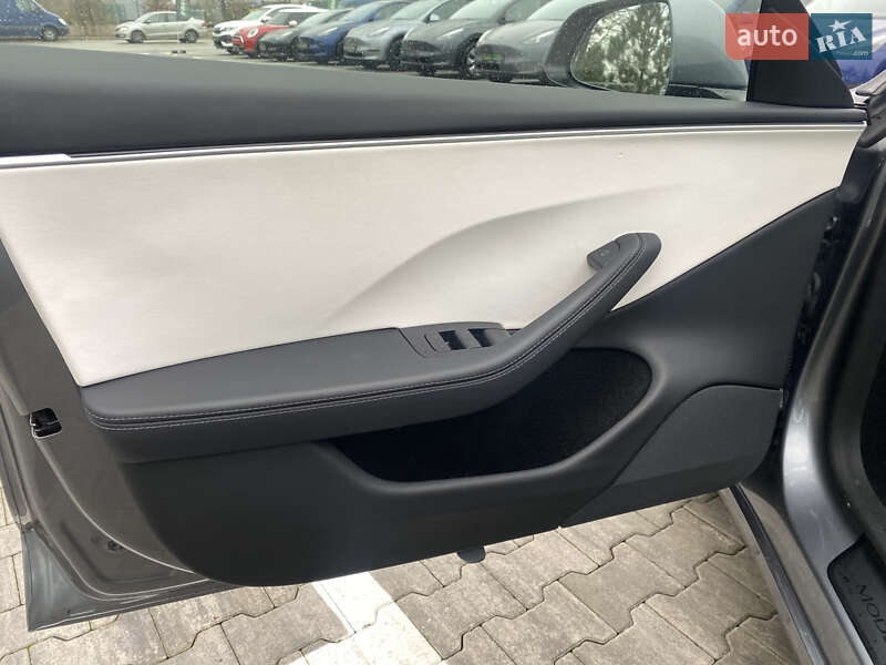 Седан Tesla Model 3 2024 в Києві