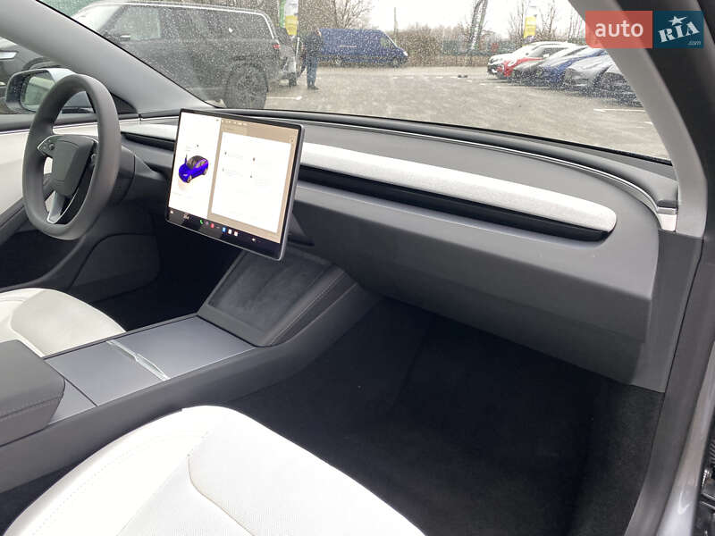Седан Tesla Model 3 2024 в Киеве