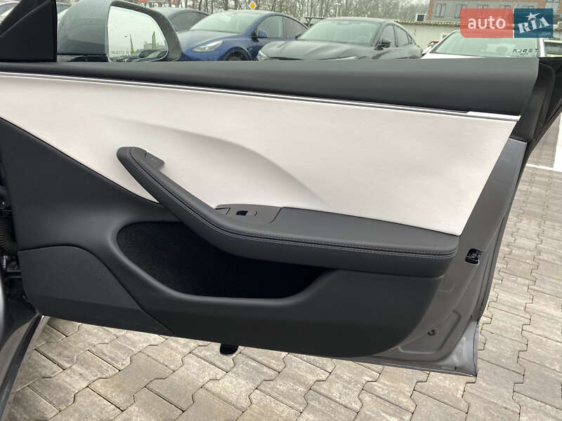 Седан Tesla Model 3 2024 в Києві