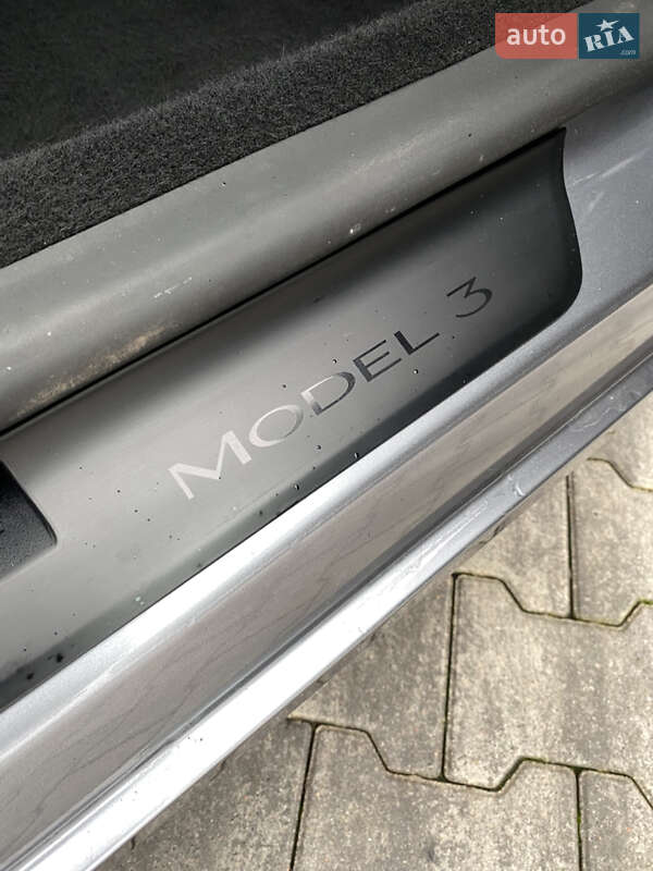 Седан Tesla Model 3 2024 в Києві