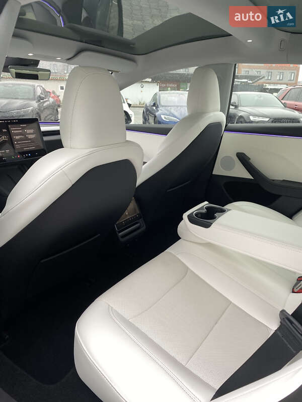 Седан Tesla Model 3 2024 в Києві