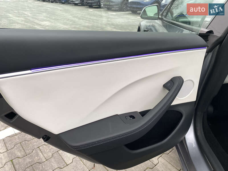 Седан Tesla Model 3 2024 в Києві
