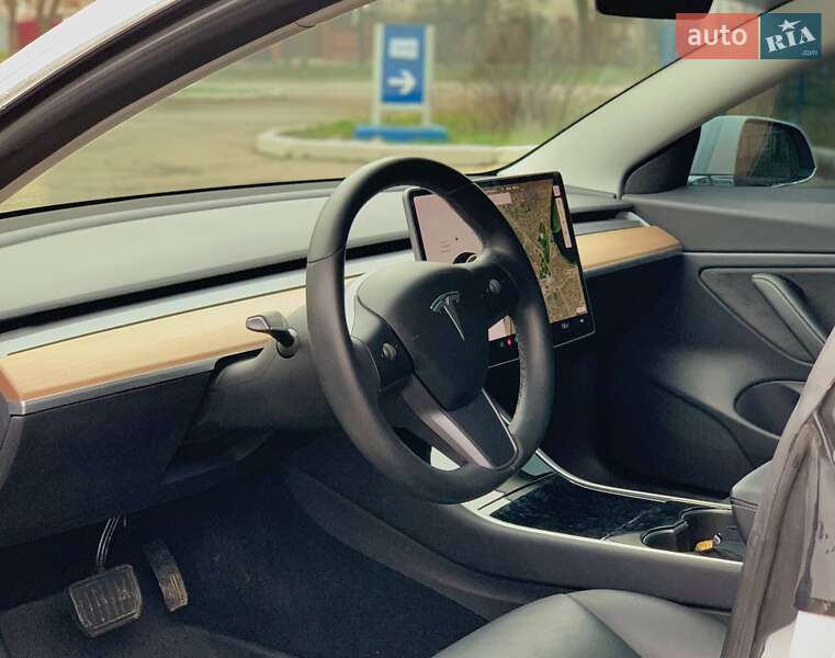 Седан Tesla Model 3 2019 в Николаеве