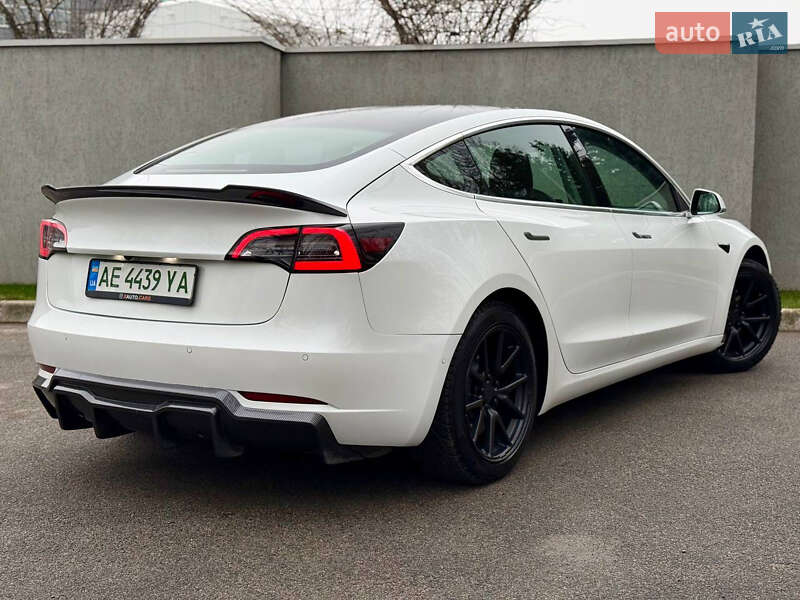 Седан Tesla Model 3 2020 в Днепре