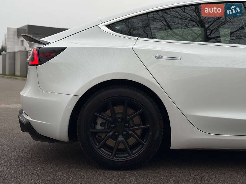 Седан Tesla Model 3 2020 в Днепре