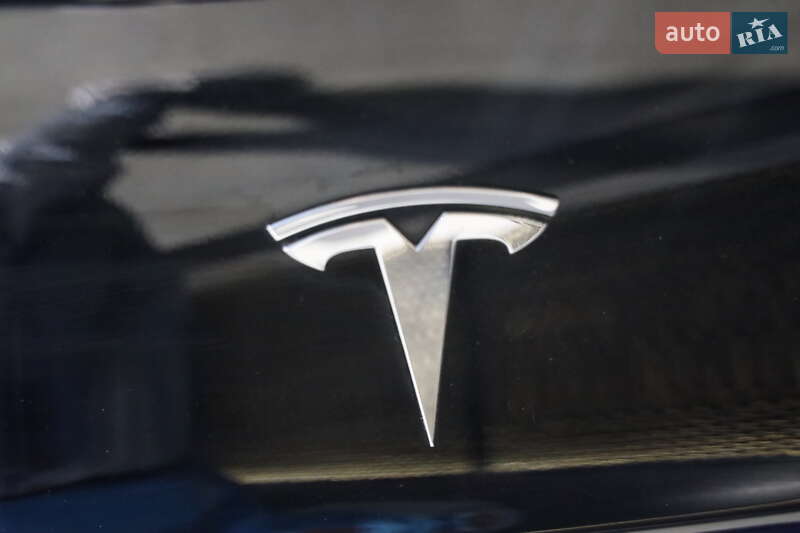 Седан Tesla Model 3 2019 в Луцке