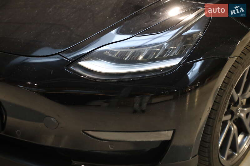 Седан Tesla Model 3 2019 в Луцке