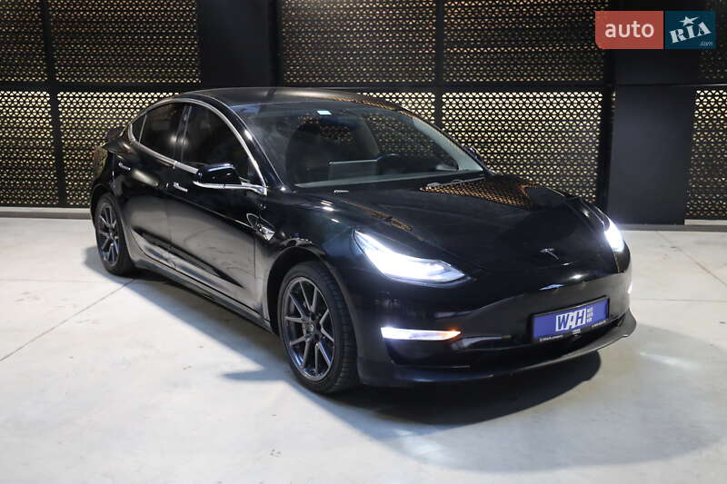 Седан Tesla Model 3 2019 в Луцке