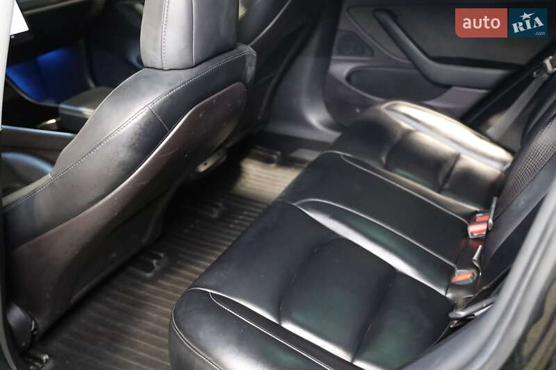 Седан Tesla Model 3 2019 в Луцке