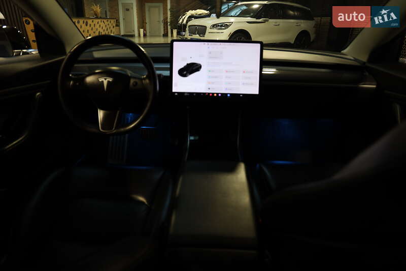Седан Tesla Model 3 2019 в Луцке