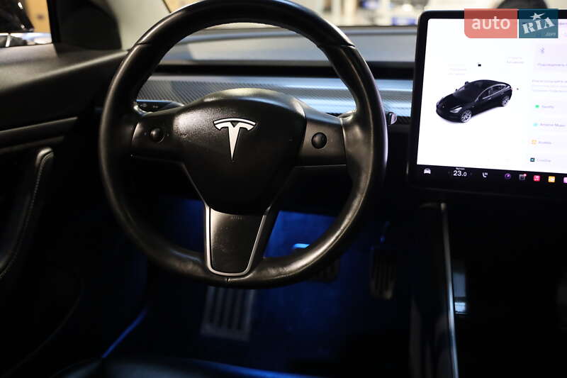Седан Tesla Model 3 2019 в Луцке