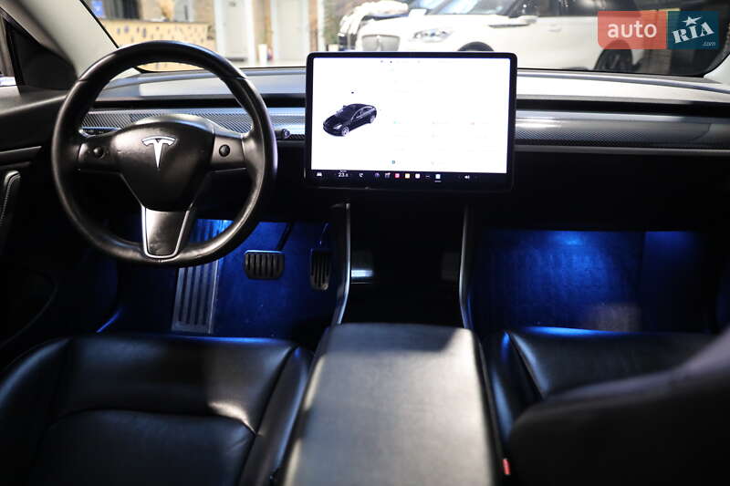 Седан Tesla Model 3 2019 в Луцке