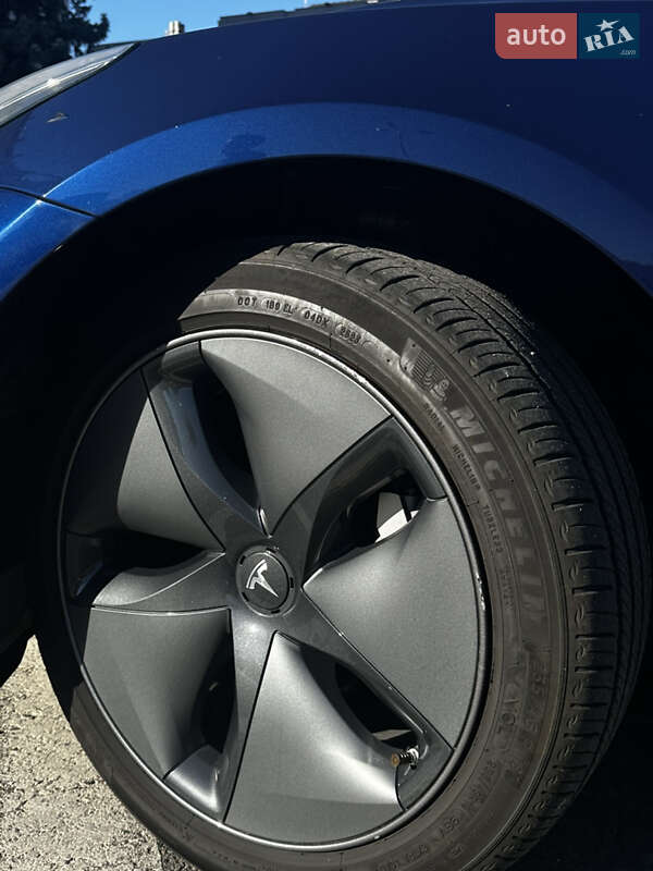 Седан Tesla Model 3 2020 в Одесі