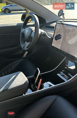Седан Tesla Model 3 2020 в Одесі