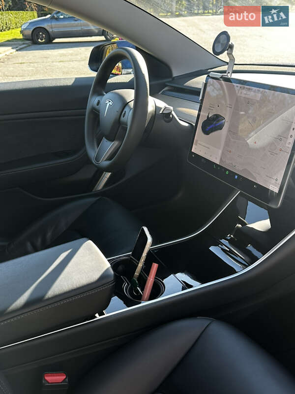 Седан Tesla Model 3 2020 в Одесі