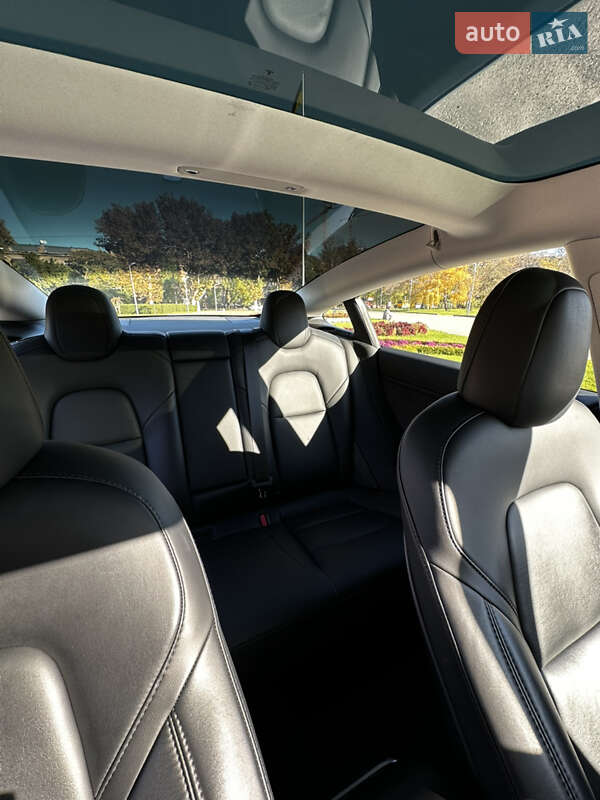 Седан Tesla Model 3 2020 в Одесі