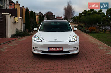 Седан Tesla Model 3 2022 в Черновцах