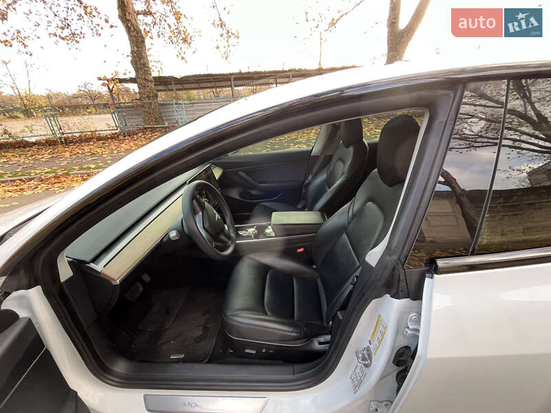 Седан Tesla Model 3 2020 в Миколаєві
