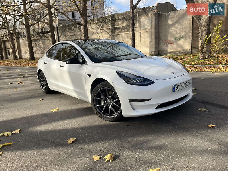 Седан Tesla Model 3 2020 в Миколаєві