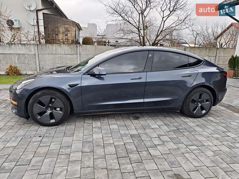 Седан Tesla Model 3 2023 в Львове