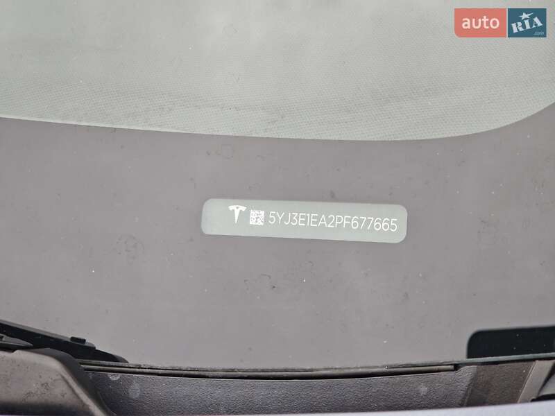 Седан Tesla Model 3 2023 в Львове