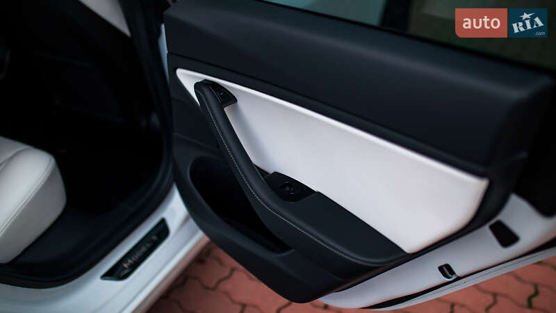 Седан Tesla Model 3 2019 в Черновцах фото 28 Седан Tesla Model 3 2019 в Черновцах
