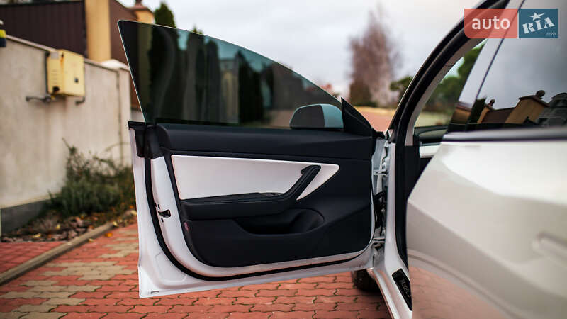 Седан Tesla Model 3 2019 в Черновцах фото 50 Седан Tesla Model 3 2019 в Черновцах