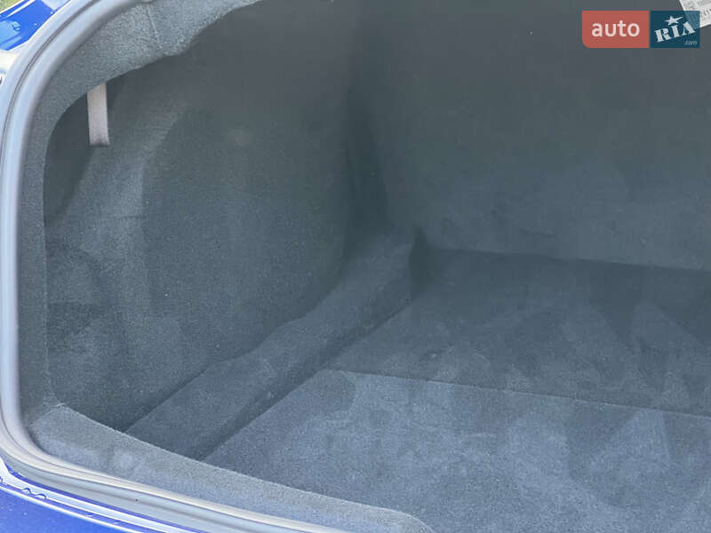 Седан Tesla Model 3 2024 в Киеве