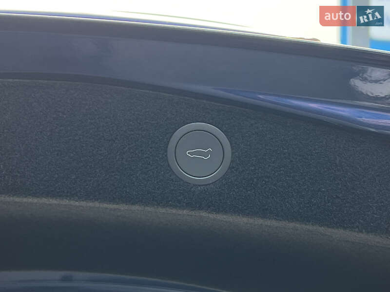 Седан Tesla Model 3 2024 в Киеве