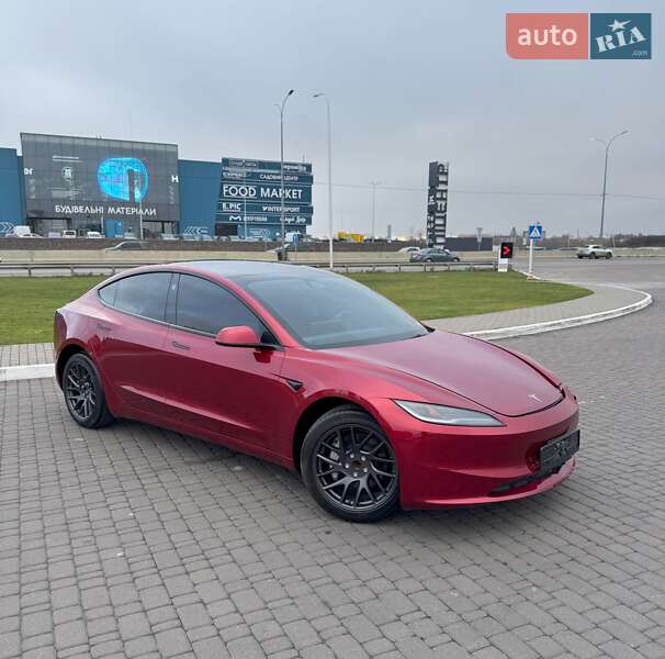 Седан Tesla Model 3 2025 в Киеве