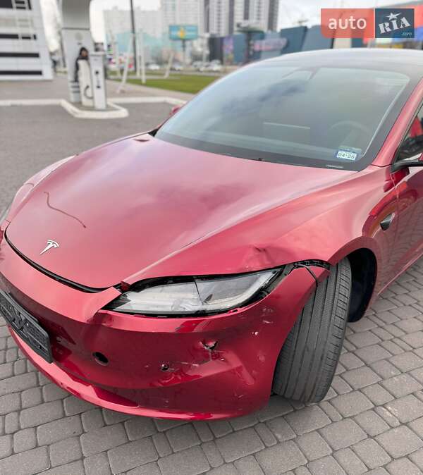 Седан Tesla Model 3 2025 в Киеве
