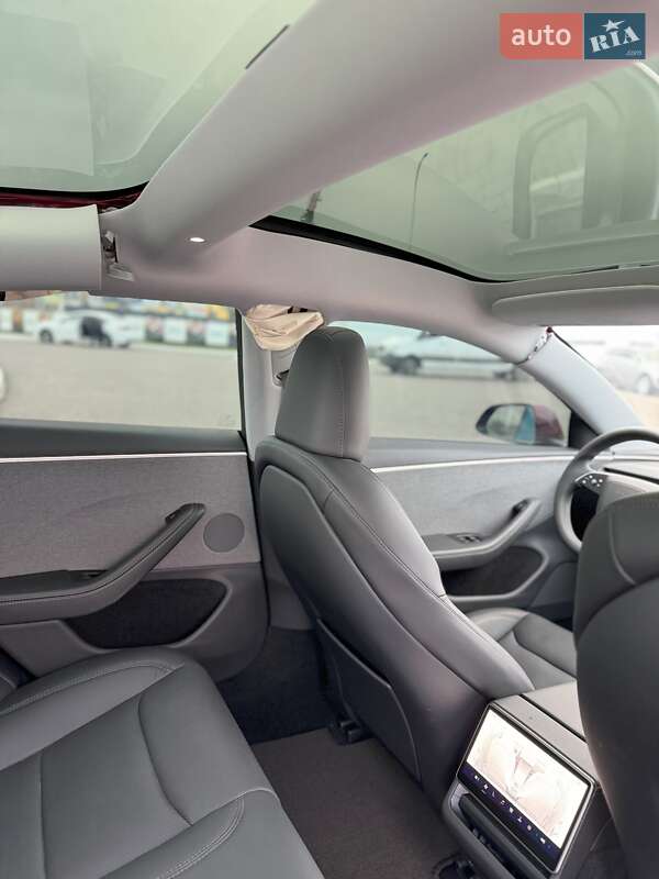 Седан Tesla Model 3 2025 в Киеве