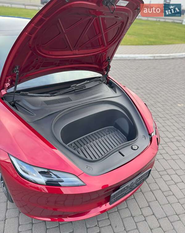 Седан Tesla Model 3 2025 в Киеве