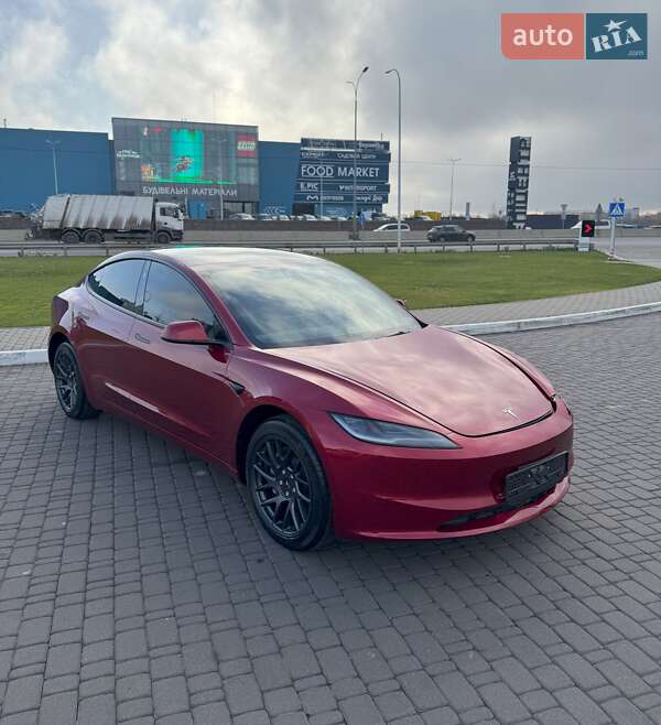 Седан Tesla Model 3 2025 в Киеве