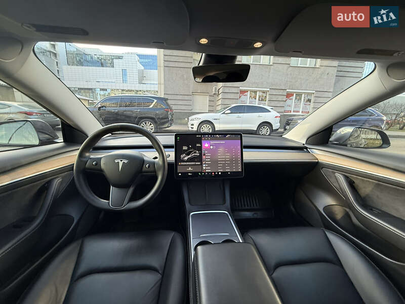 Седан Tesla Model 3 2021 в Киеве