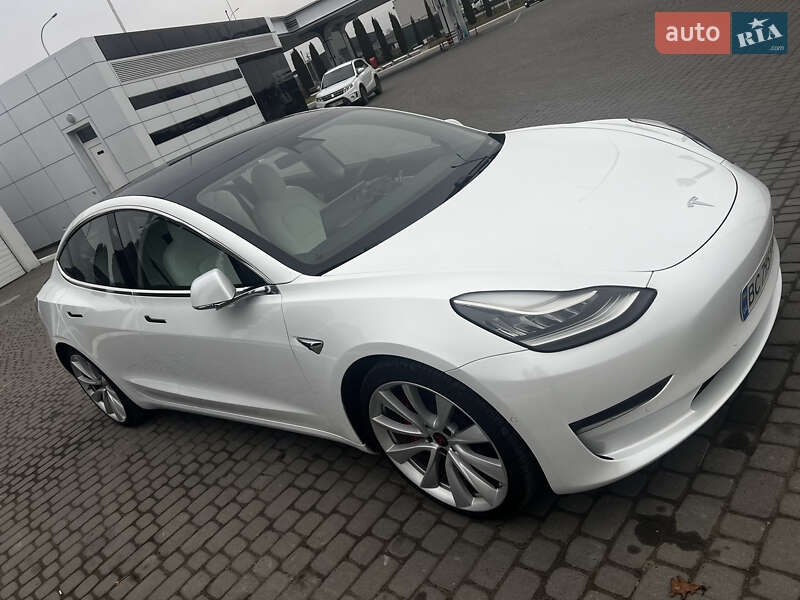 Седан Tesla Model 3 2018 в Львове фото 28 Седан Tesla Model 3 2018 в Львове
