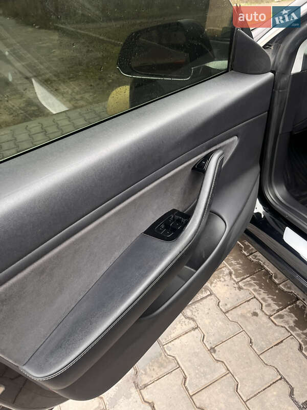 Седан Tesla Model 3 2019 в Кривом Роге