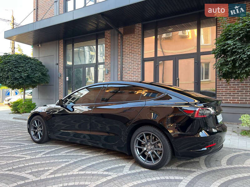 Седан Tesla Model 3 2021 в Ирпене