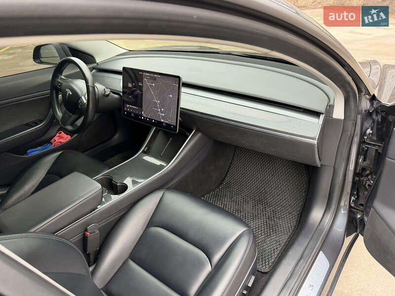 Седан Tesla Model 3 2018 в Золотоноше