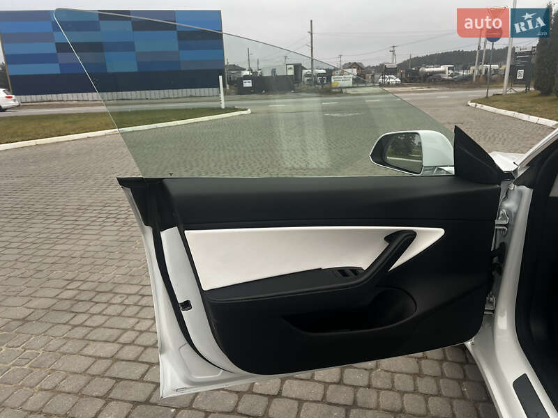 Седан Tesla Model 3 2018 в Львове фото 47 Седан Tesla Model 3 2018 в Львове