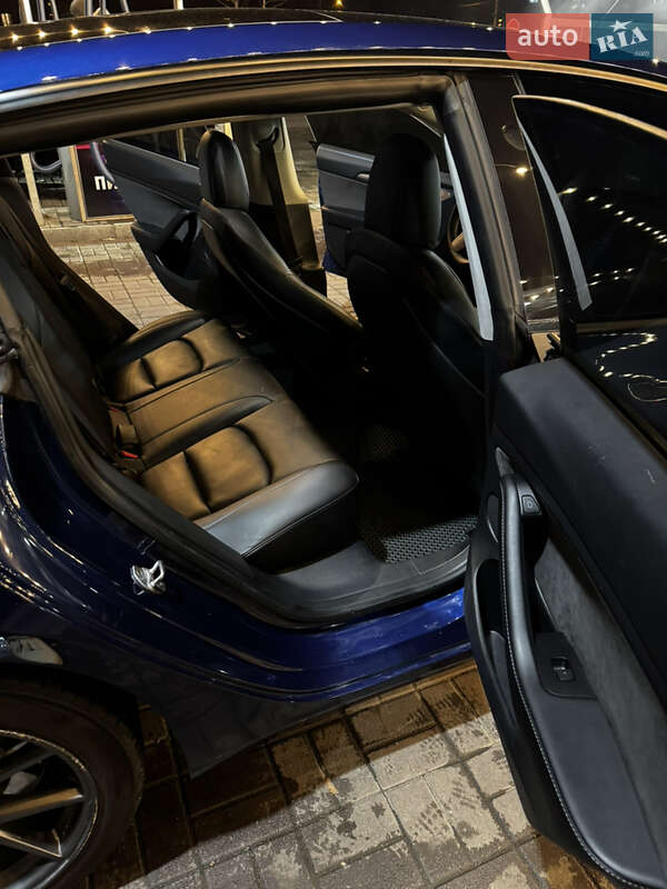 Седан Tesla Model 3 2021 в Днепре